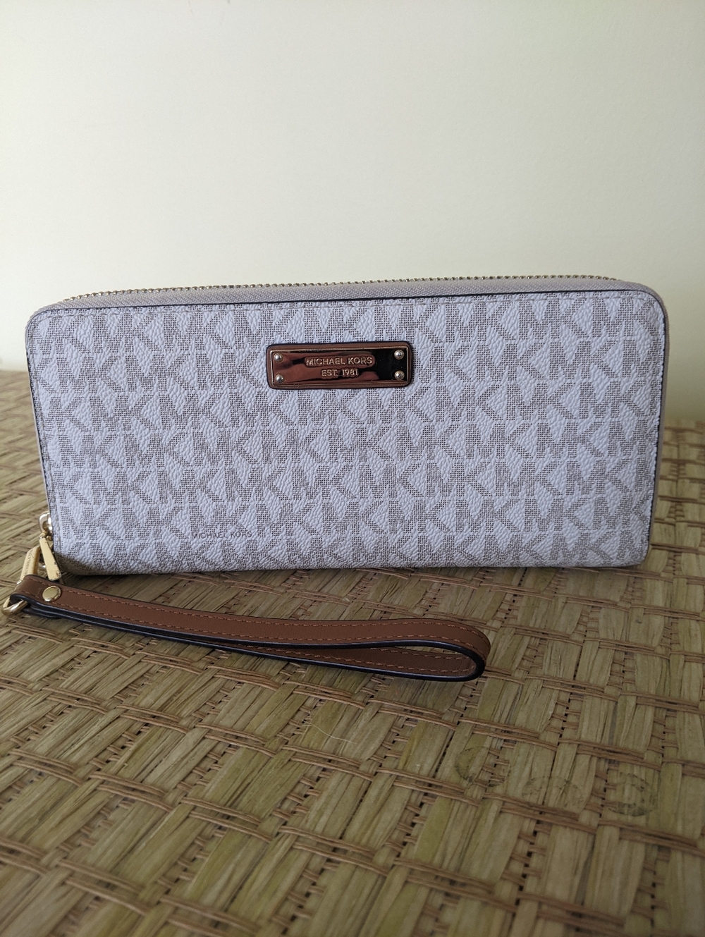 Michael Kors Logo Zip Around Wristlet Wallet Off White Brown Designer Pattern